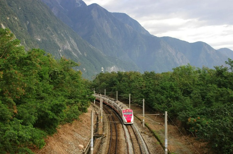 Đường tàu tới Hoa Liên