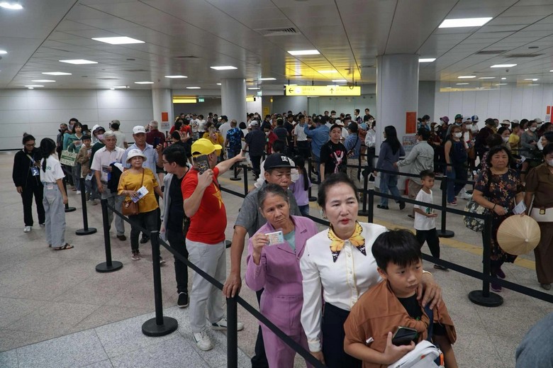 Xếp hàng tại ga MRT ở Đài Loan